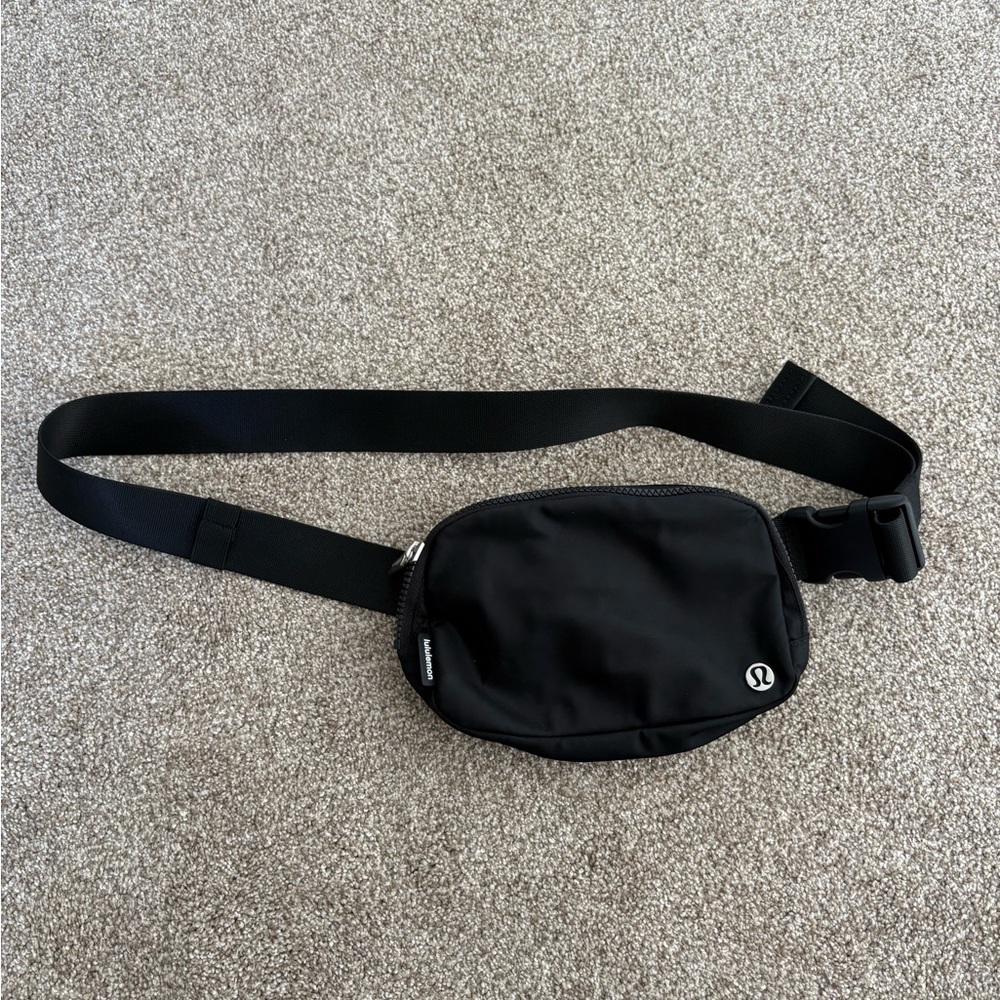 Lululemon Everywhere Belt Bag 1L